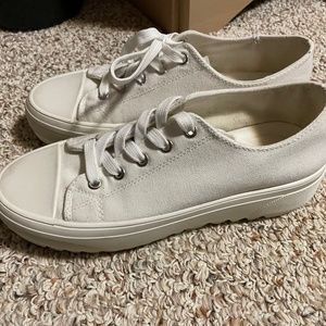 Woman platform sneakers